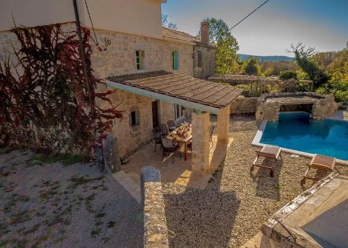 Romantic Stone With Pool And Waterfall, In A Quiet Area - By Traveler Tourist Agency Id 2162 Villa Garica