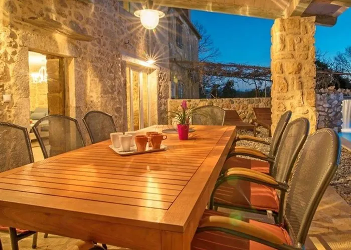 Vila Romantic Stone With Pool And Waterfall, In A Quiet Area - By Traveler Tourist Agency Id 2162 *